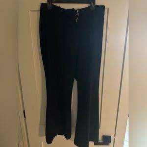 Aritzia Wilfred Black Ankle Flair Pant. Size 12